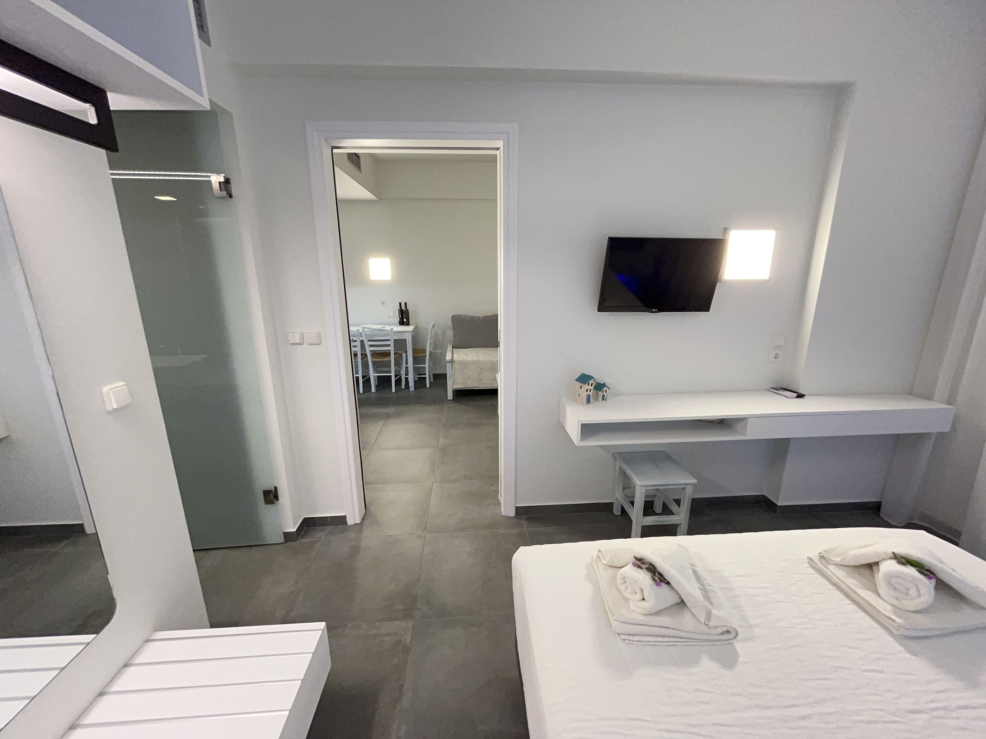 EXCLUSIVE, APARTMENT, MOUNTAIN VIEW