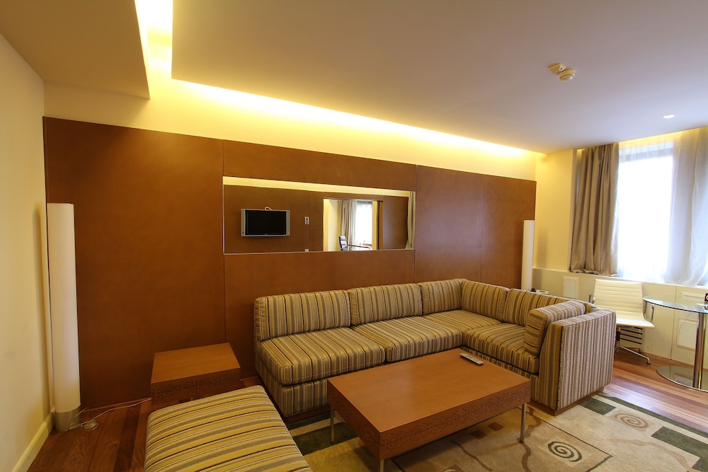 Dostyk Hotel 50/64