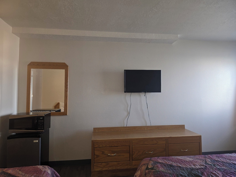 Economy Inn 51/60