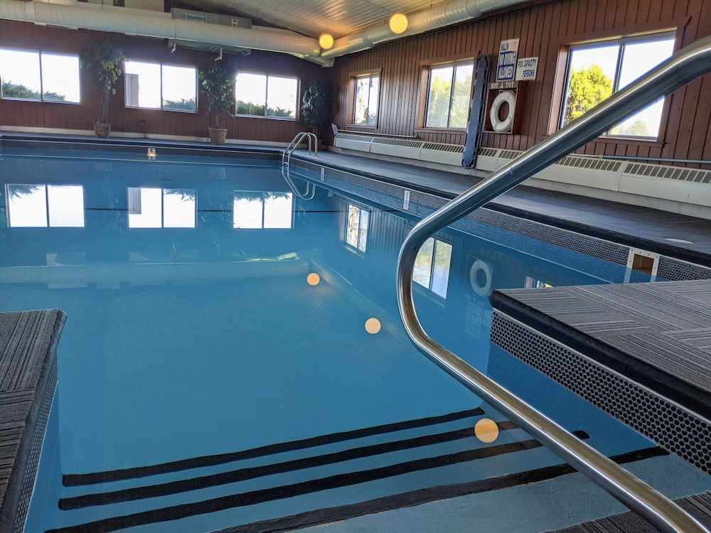 Cedar Hill Lodge 32/64