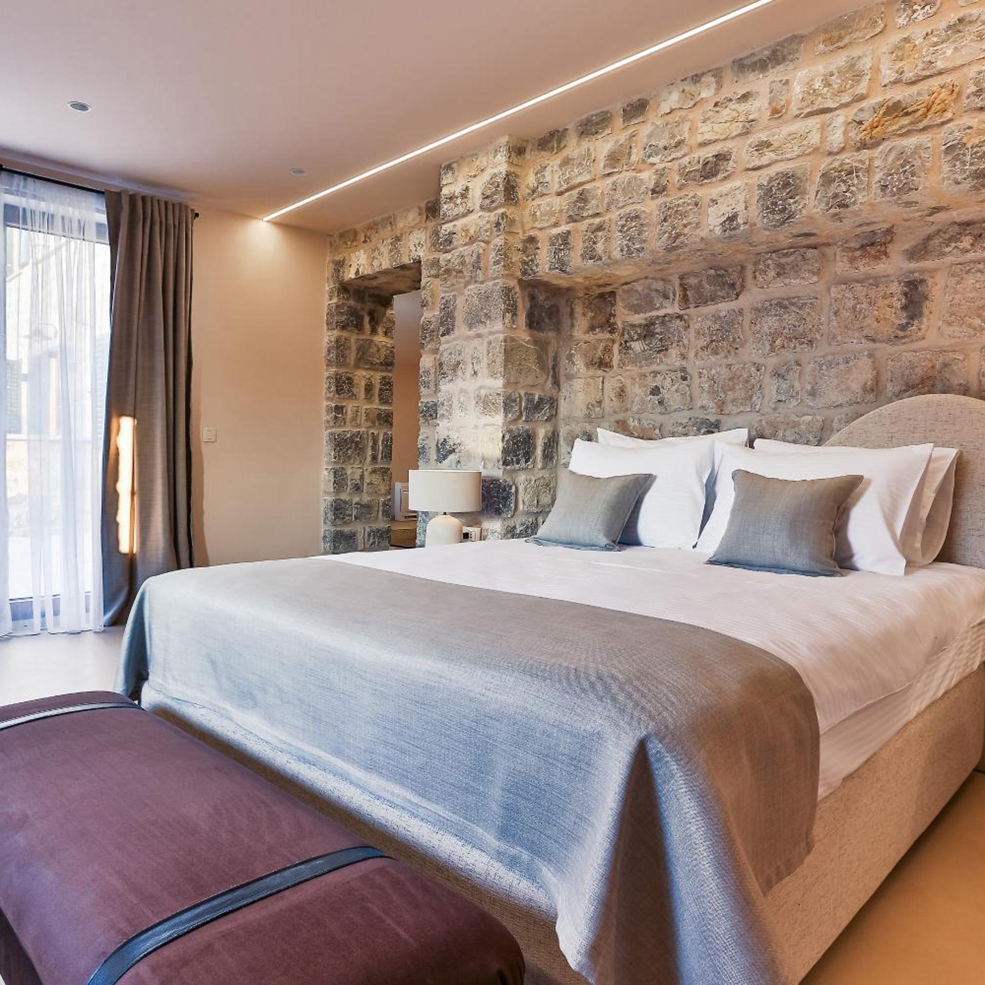 Executive, Suite