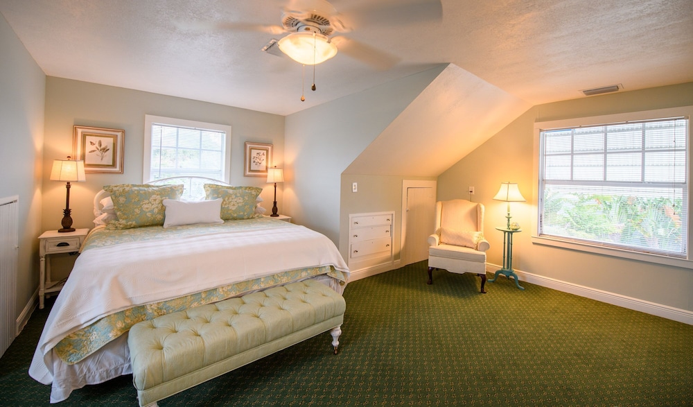 2 Bedrooms, Cottage, King and Double Bed, 2 Bathrooms, Sofa