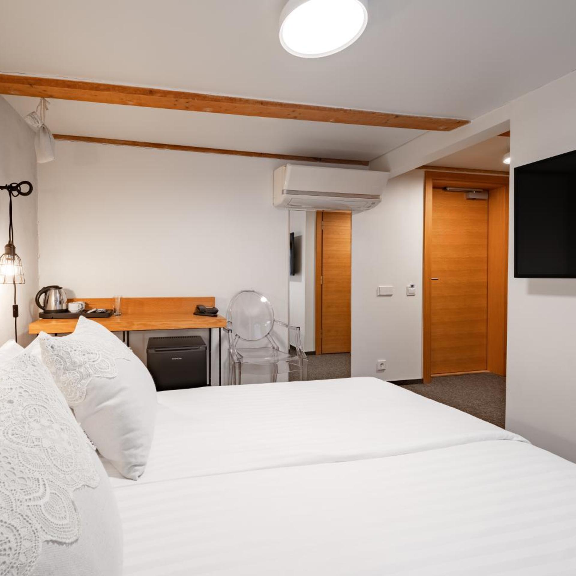 Room, Double Bed