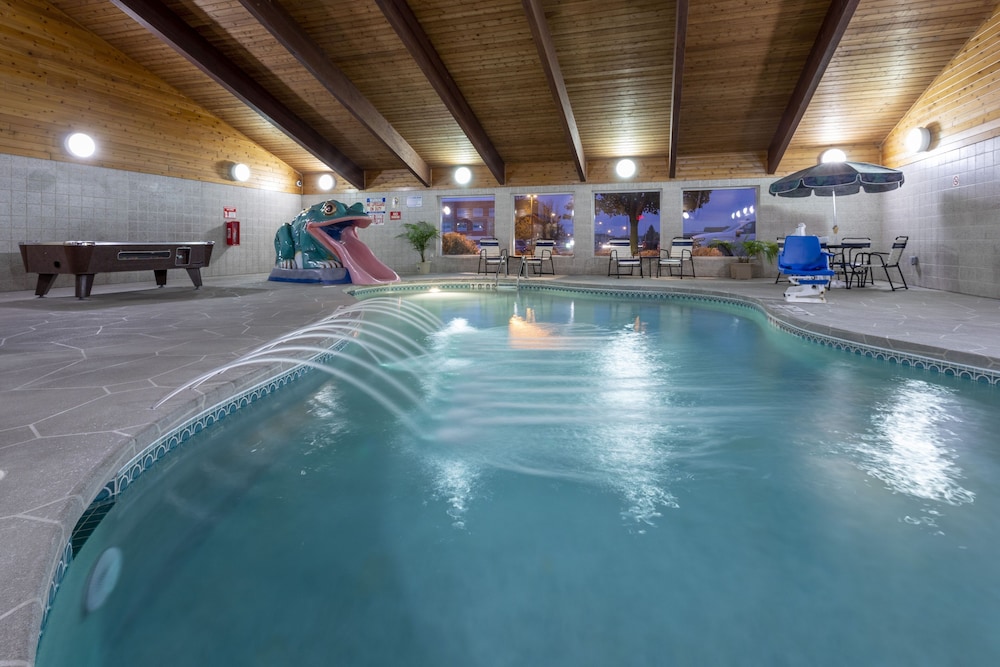 AmericInn by Wyndham Beaver Dam 25/60