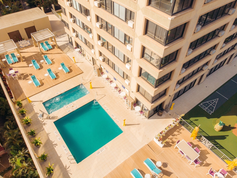 Holiday Inn Express Waikiki 59/77