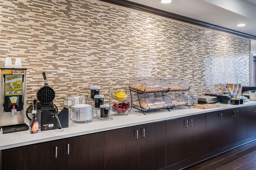 La Quinta Inn Suites By Wyndham Memphis Wolfchase 45/63