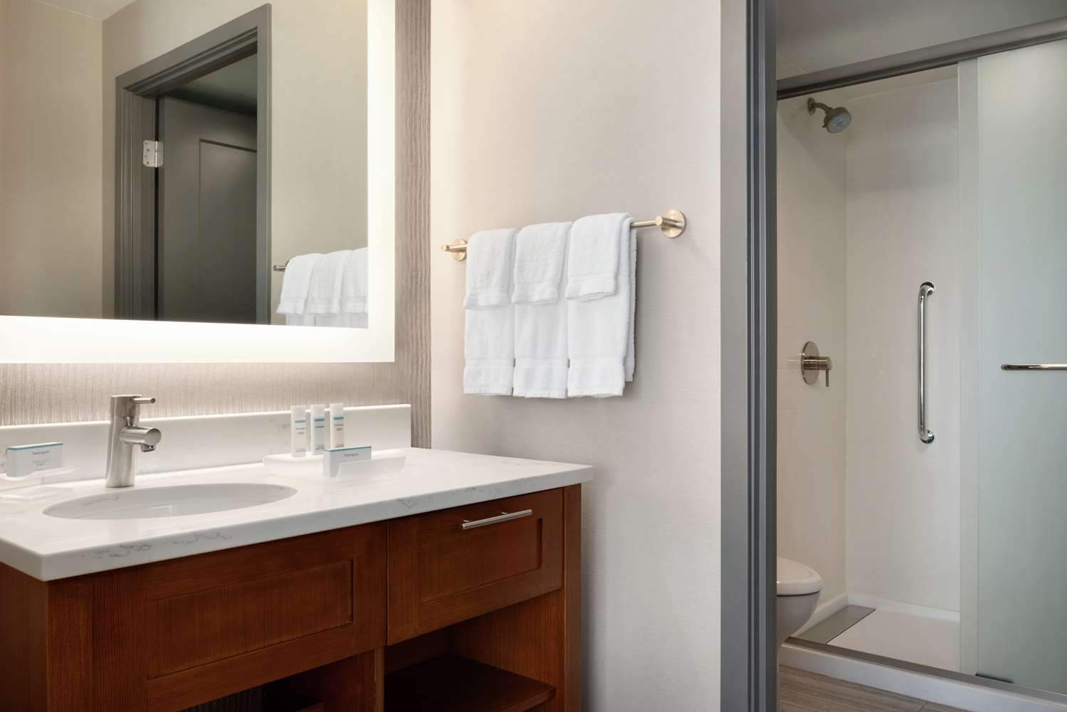 Room, 2 Queen Beds, Corner, Accessible