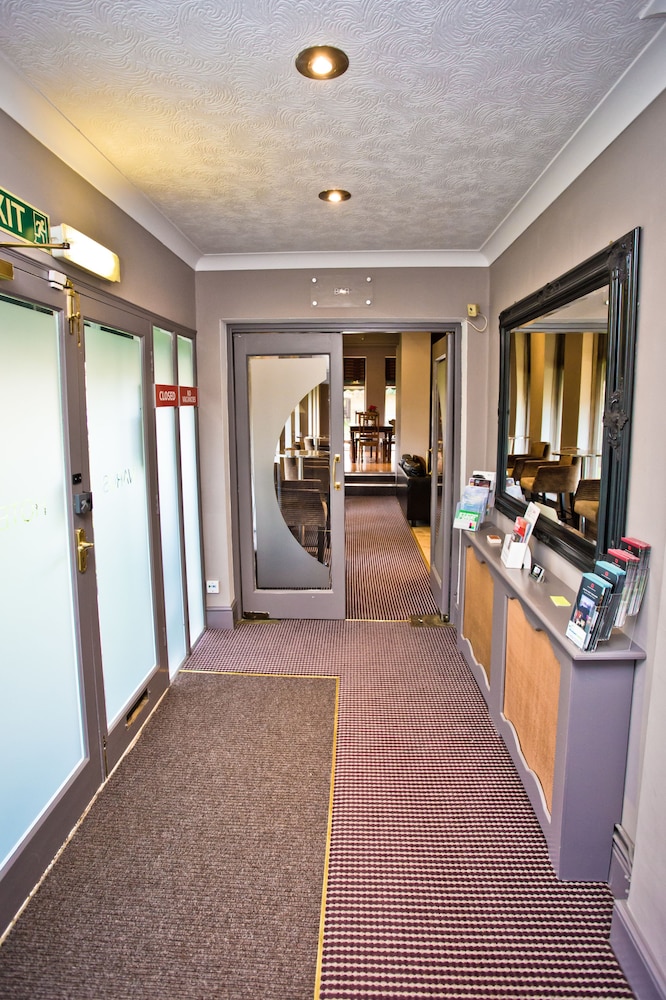 Wards Hotel 3/26