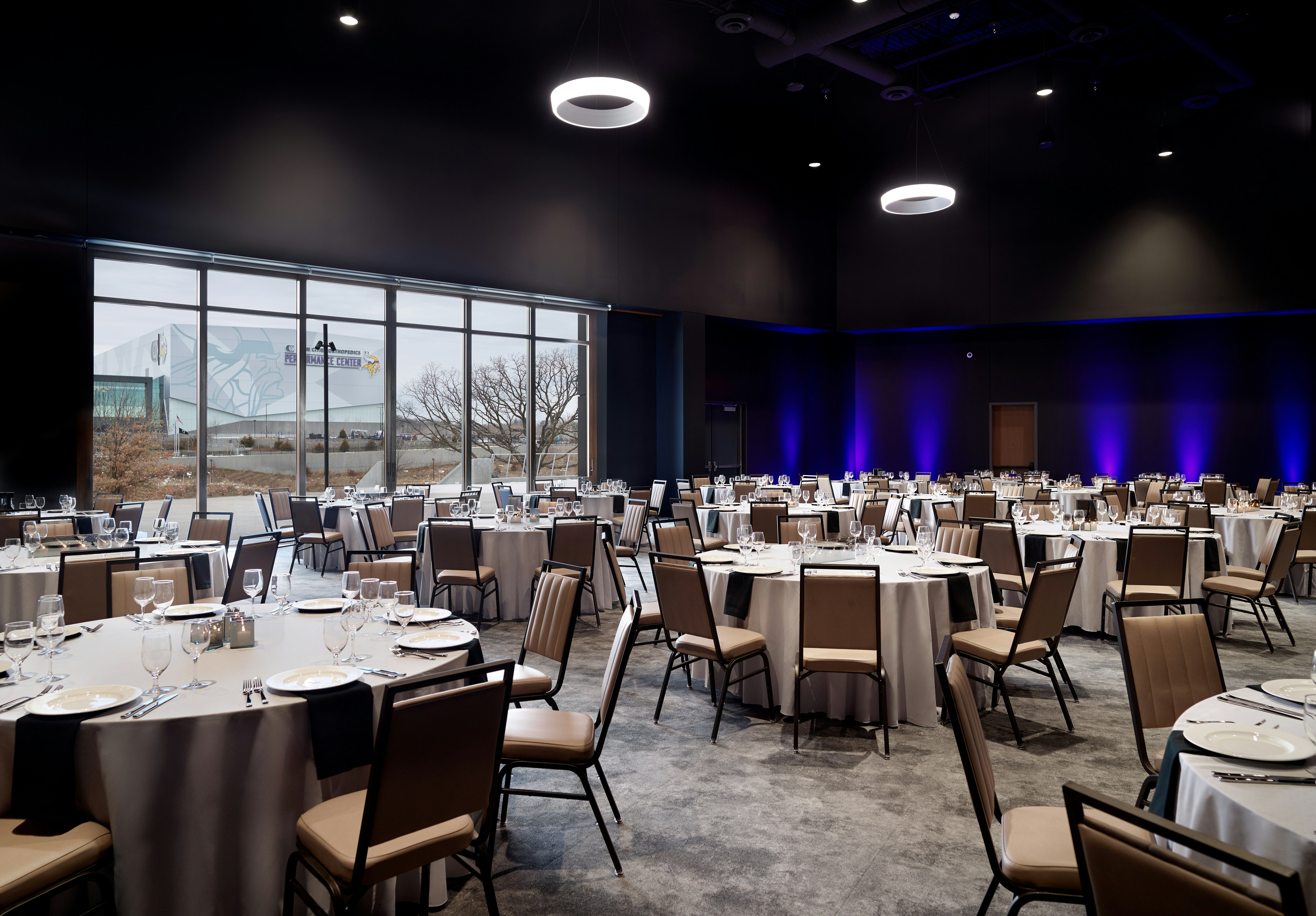 Omni Viking Lakes Hotel 33/39