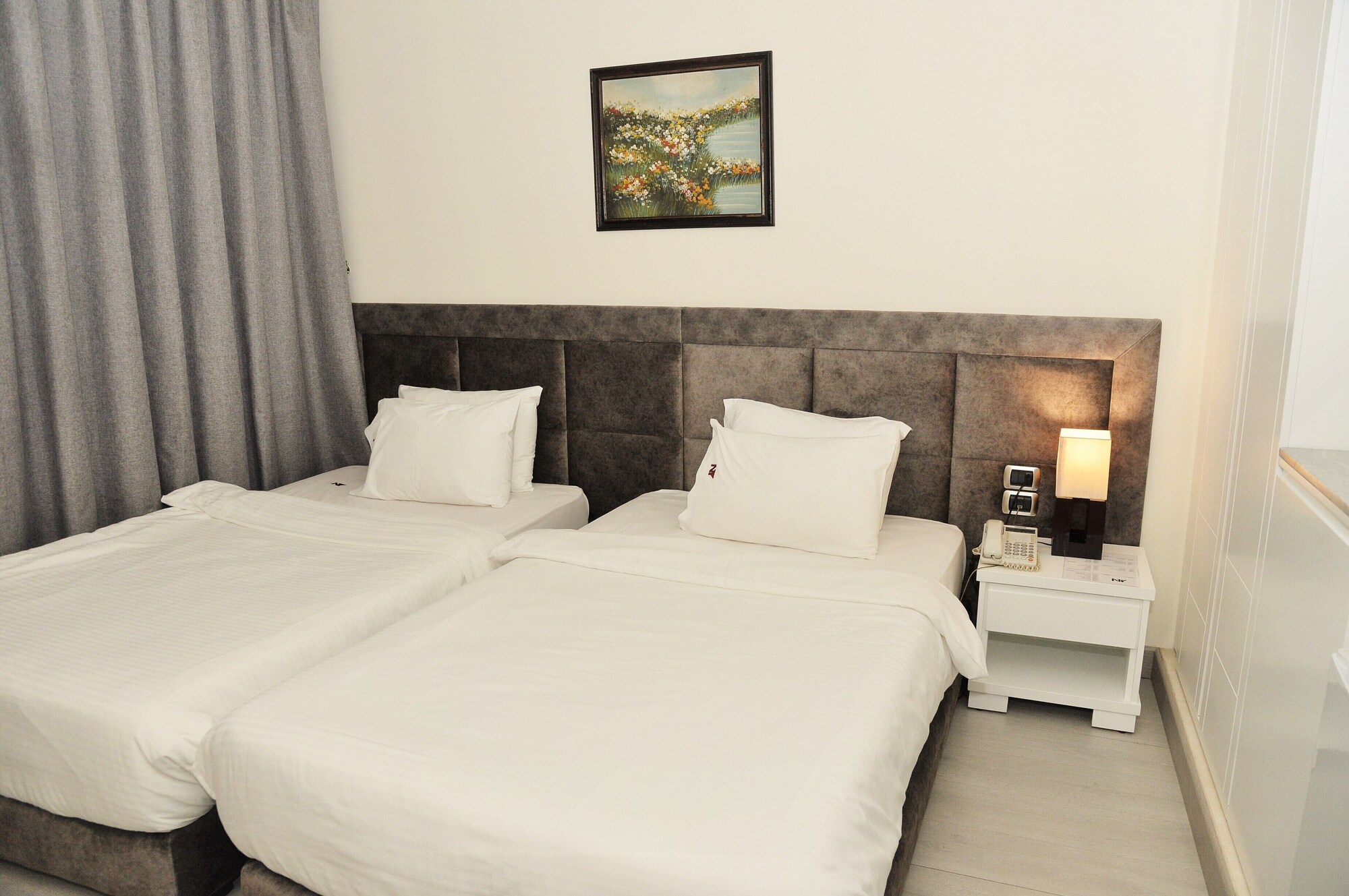 Deluxe Room: