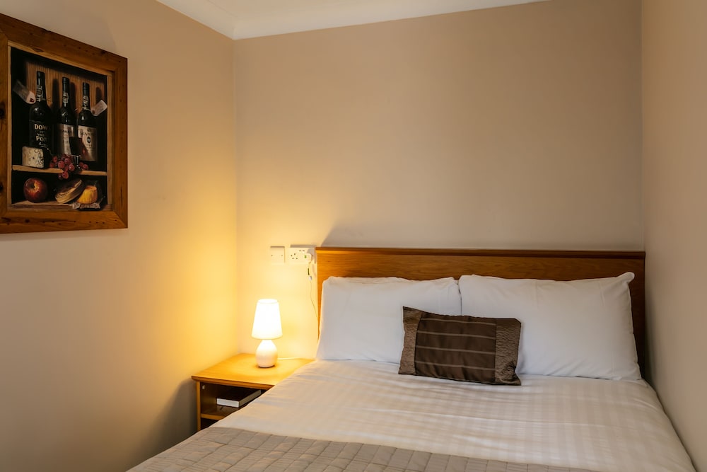 Roydon Marina Village Hotel 13/49
