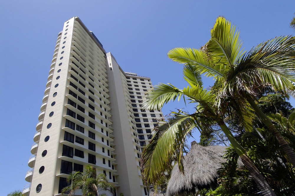 BreakFree Acapulco Surfers Paradise 4/63