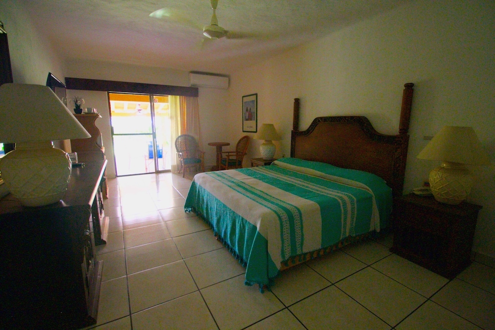 ROOM, DOUBLE BED