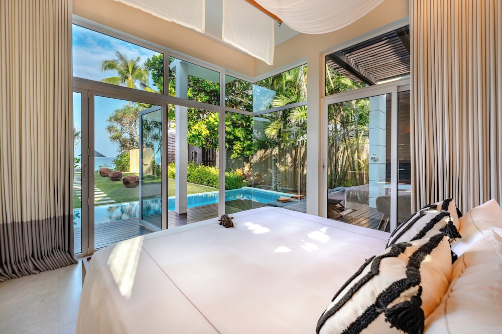 Suite, King Bed, Beach Front