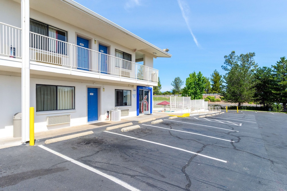 Motel6 Redding, CA - Central 32/47