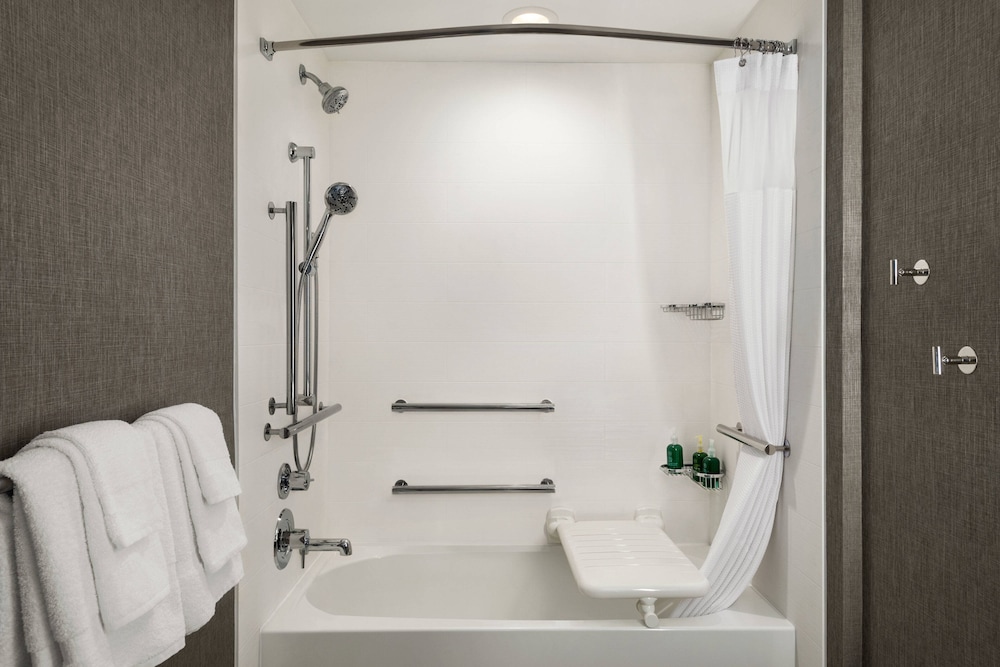 Springhill Suites Milwaukee West Wauwatosa 14/50