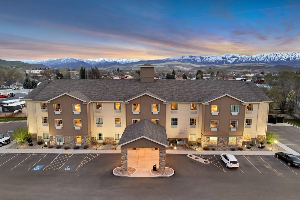 Comfort Inn & Suites Morgan - South Ogden 6/63