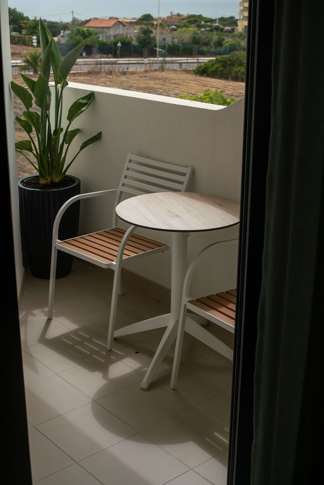 Rochavau Hotel 25/29