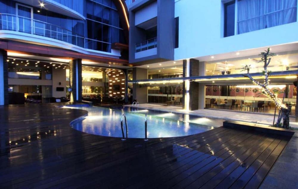 Aston Jambi Hotel & Conference Center 6/105