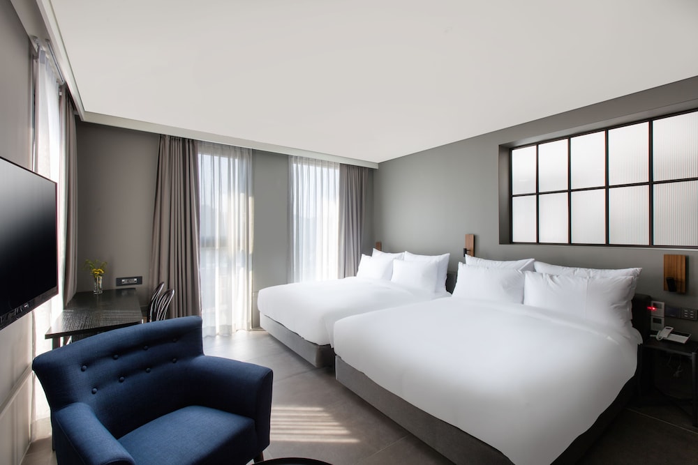 Park Marine Hotel 11/69