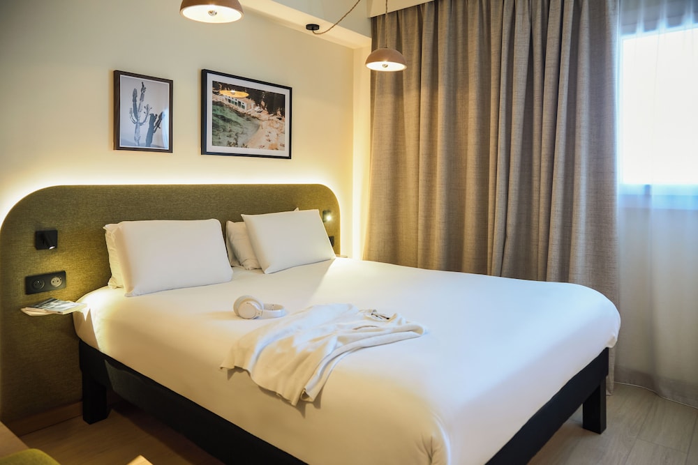 Room, Double Bed, Accessible