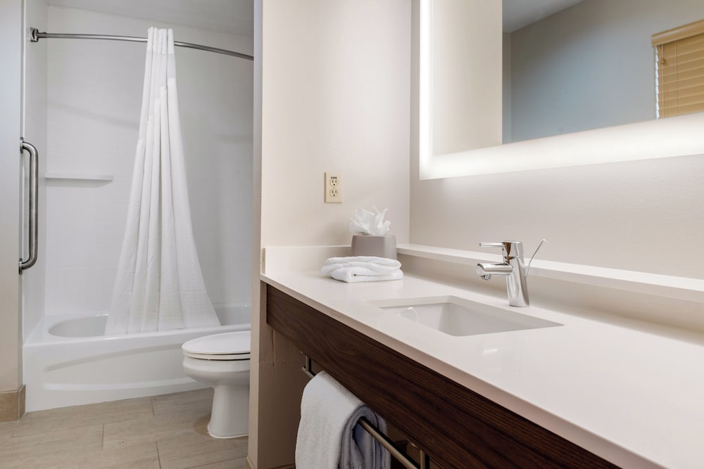 Holiday Inn Express and Suites Harrison an IHG Hotel 29/30