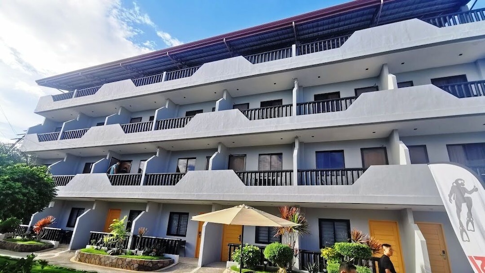 Mayfair Resort 1/35
