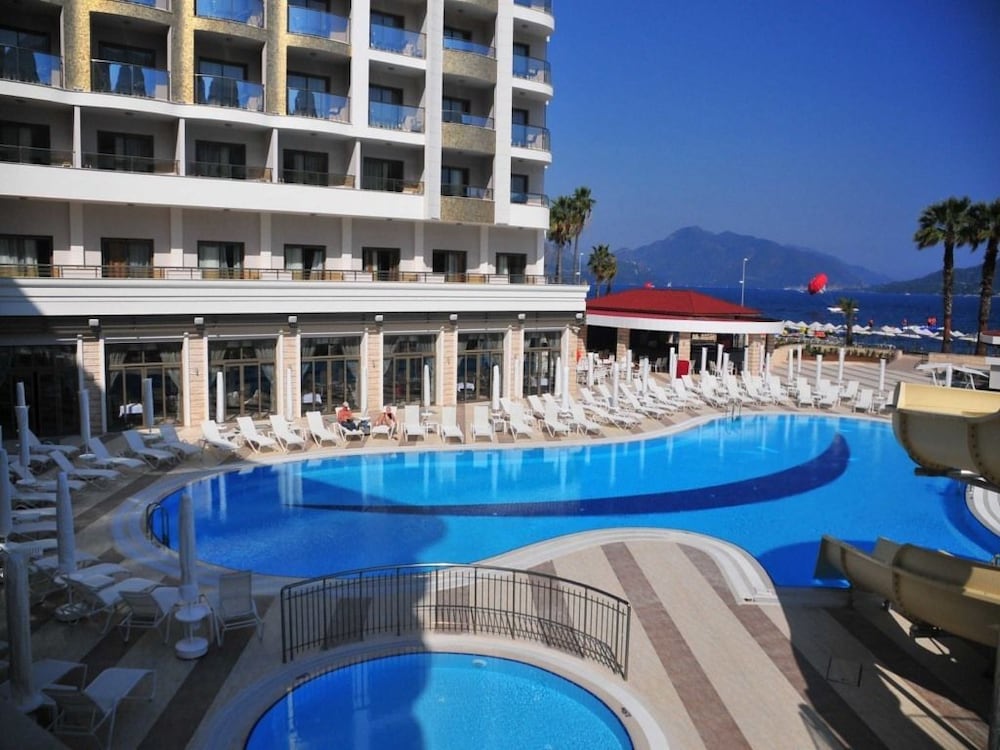 Golden Rock Beach Hotel 1/24
