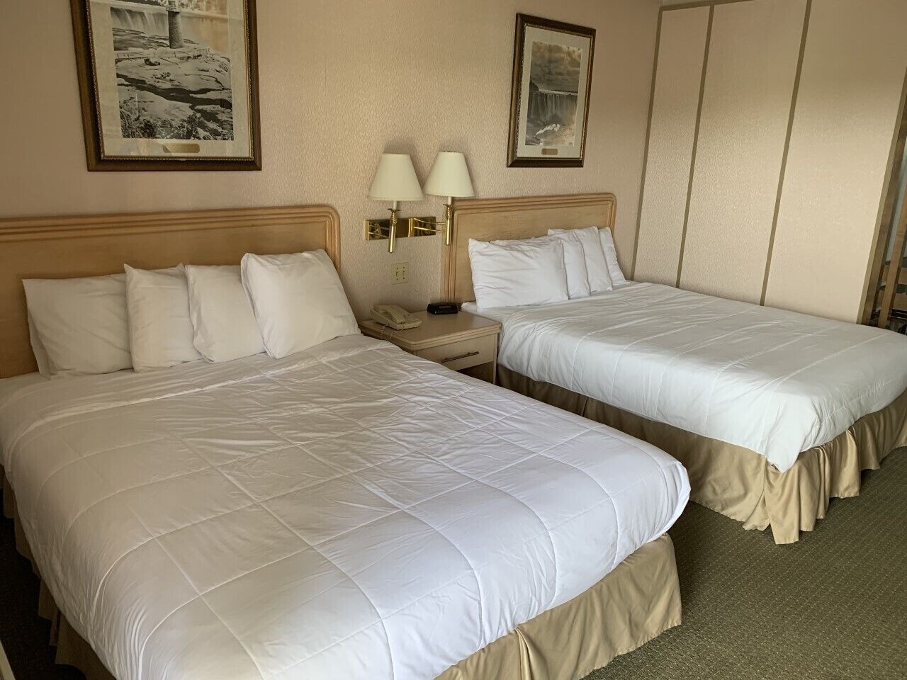 STANDARD, 2 QUEEN BEDS
