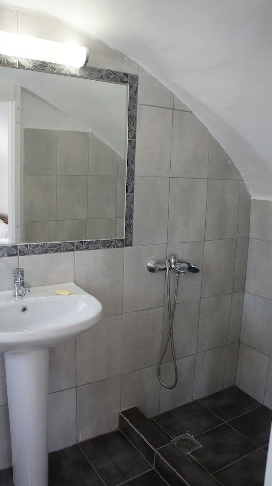 Marcos Rooms 35/44