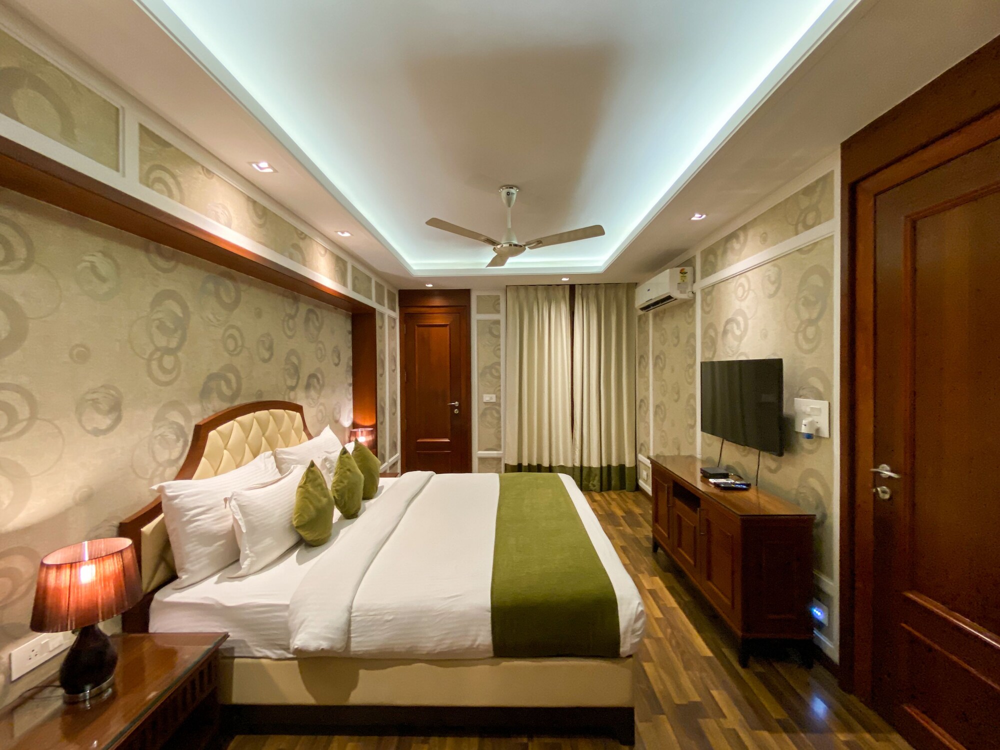SUITE, DOUBLE BED