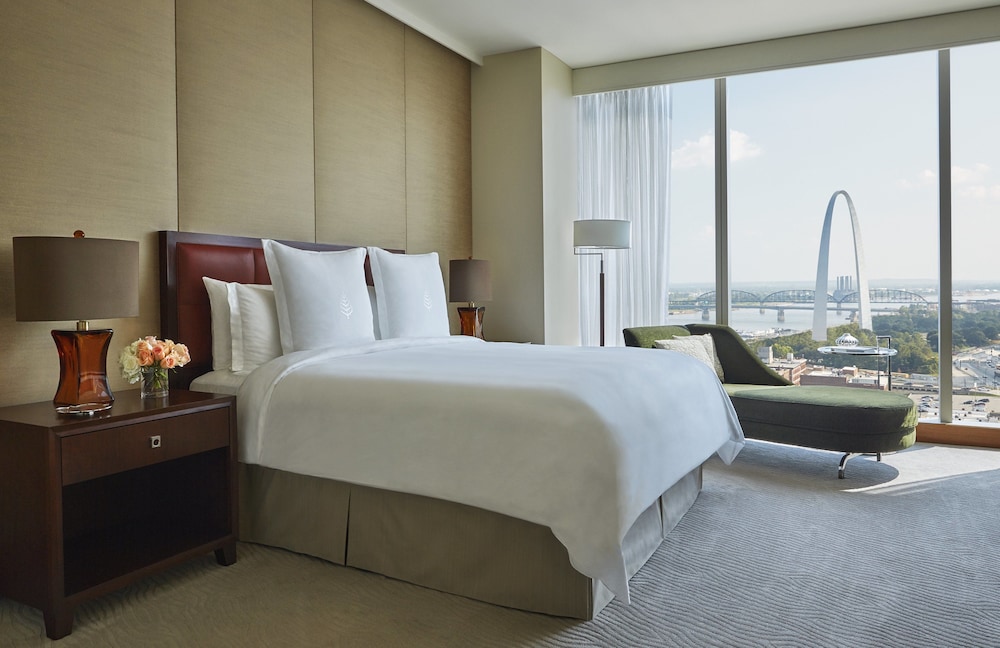 Four Seasons Hotel St. Louis 17/79