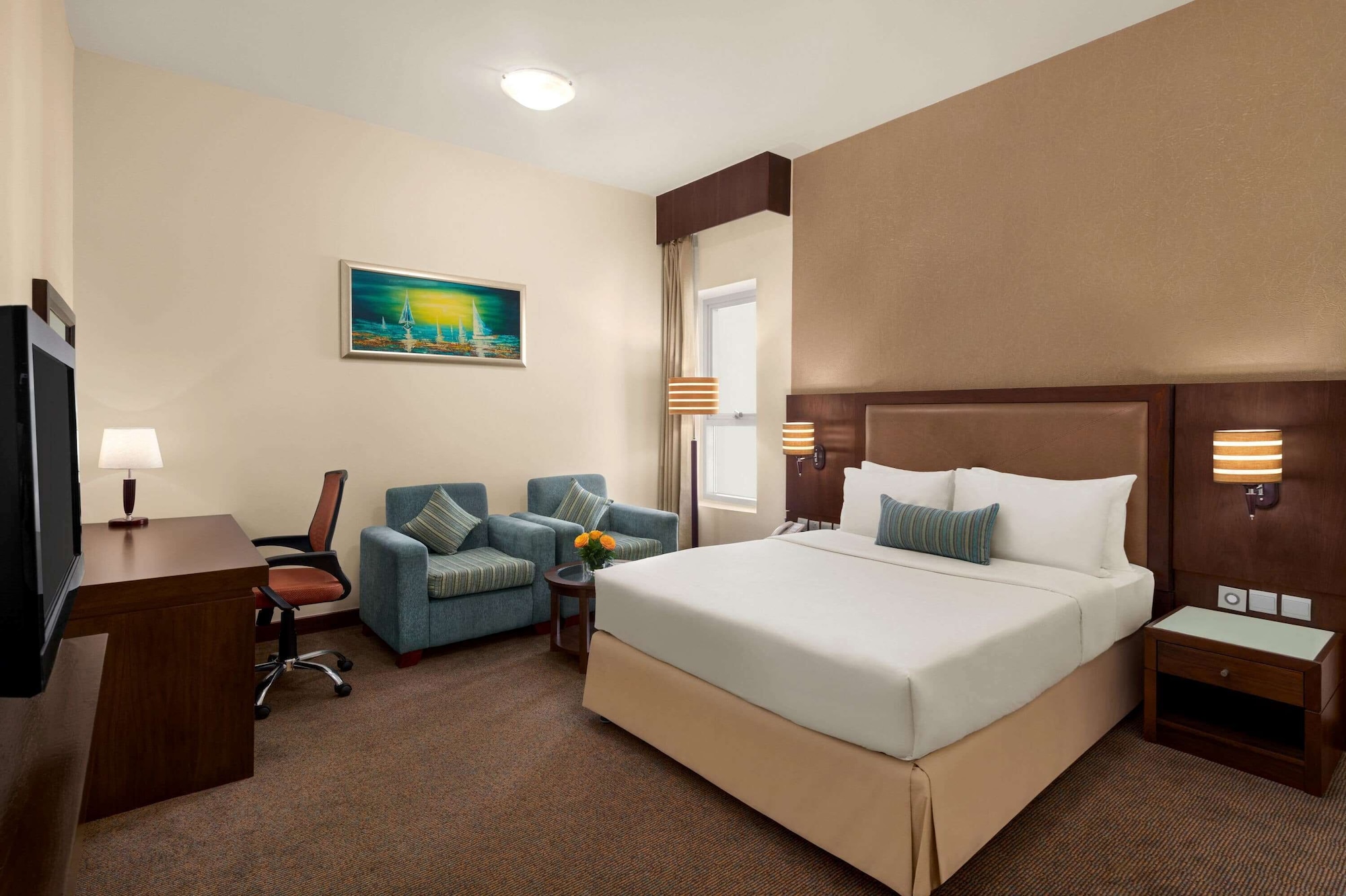 ROOM, QUEEN BED