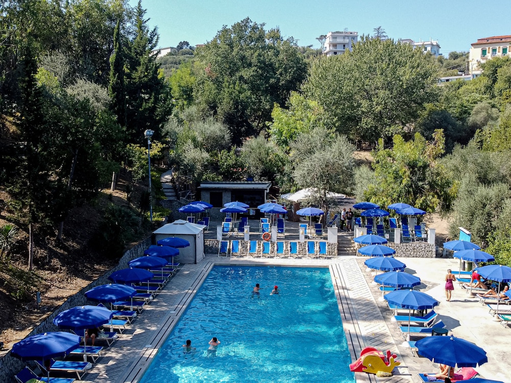 Santa Fortunata Village Camping 11/85