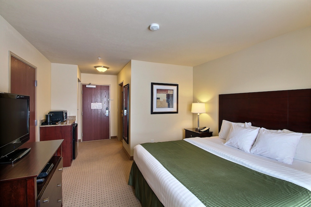 Cobblestone Inn & Suites -- Brillion, WI 7/40