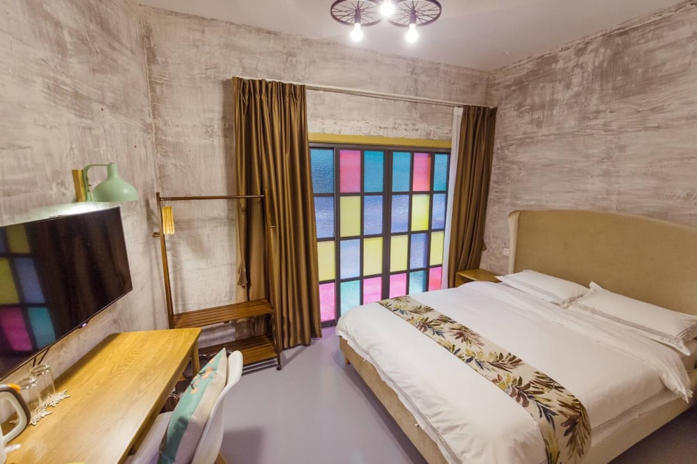 J Trip Youth Hostel 12/37