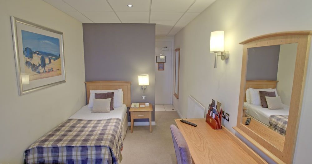 Sandbanks Hotel 56/61