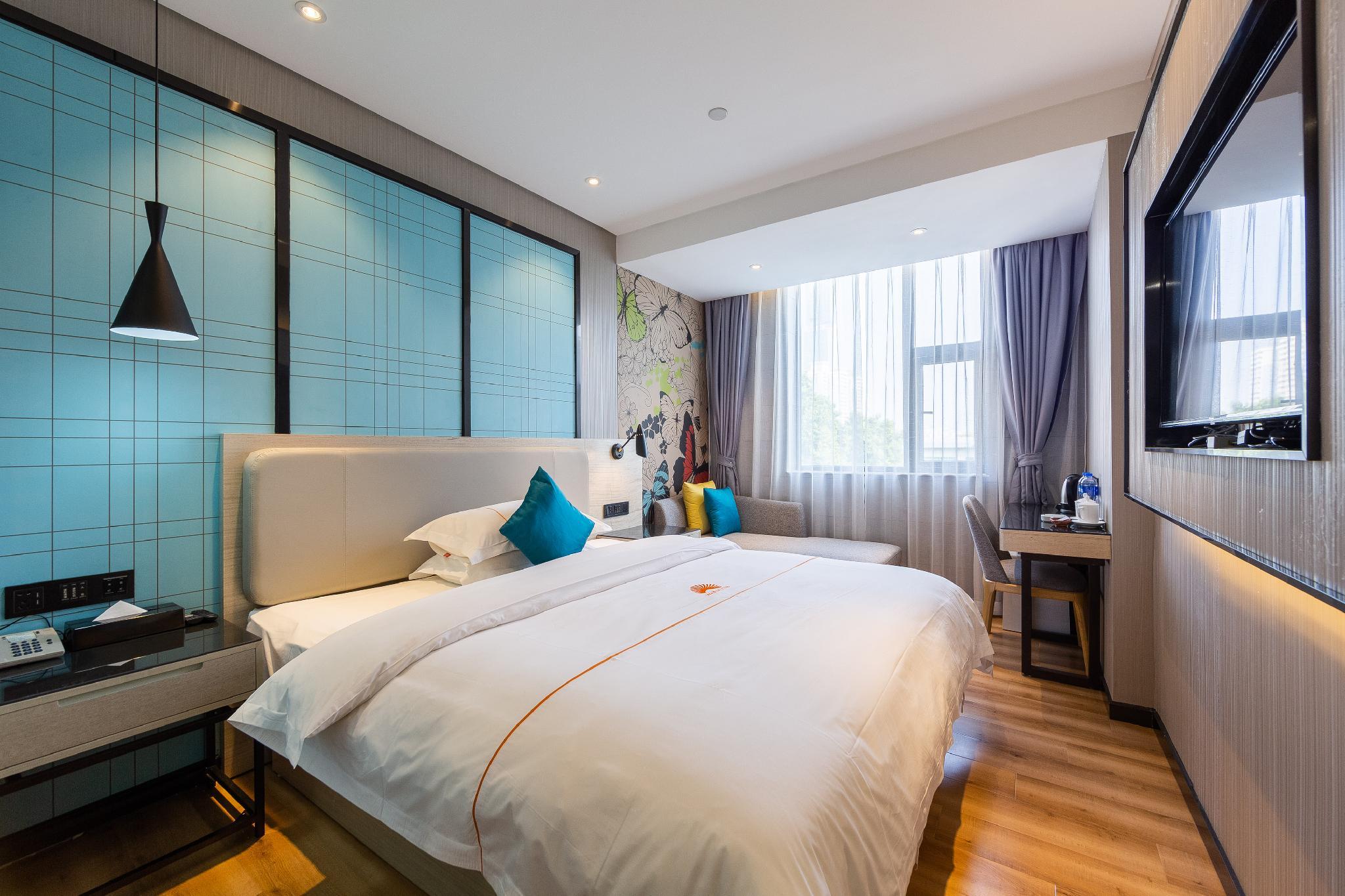 Boutique, King Bed, Queen Bed
