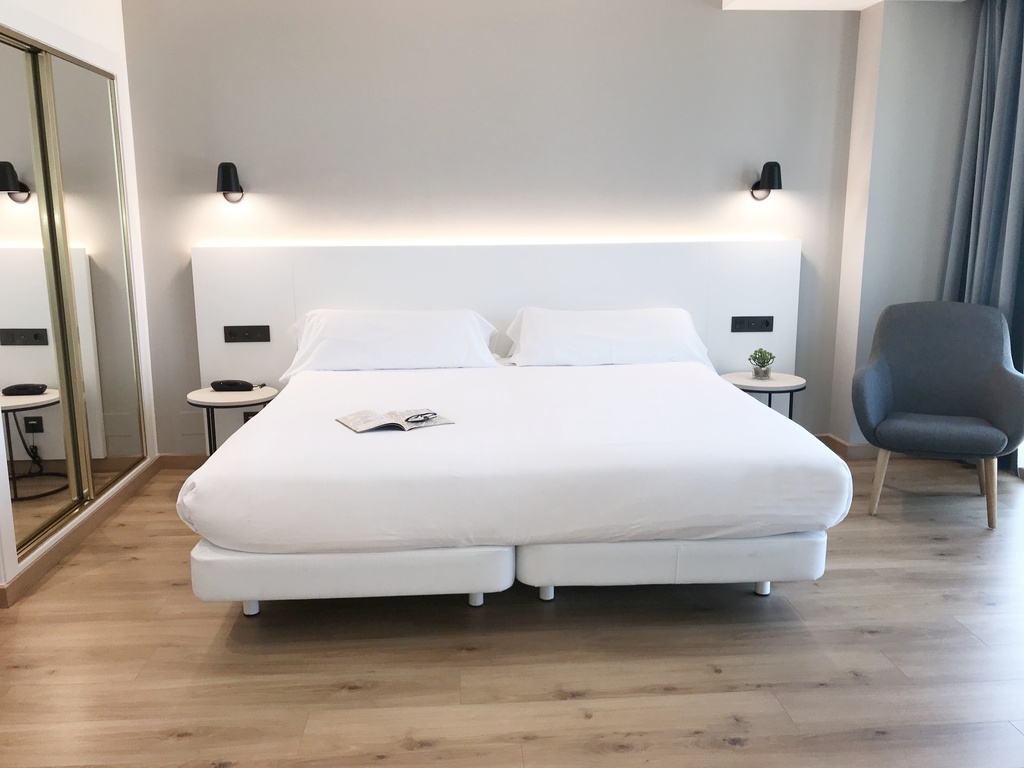 غرفة عائلية بإطلالة على البحر، Principe de Asturias Hotel 5/5