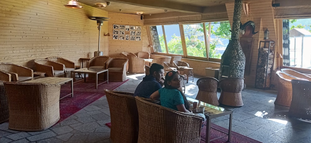 PAHALGAM HOTEL 28/39