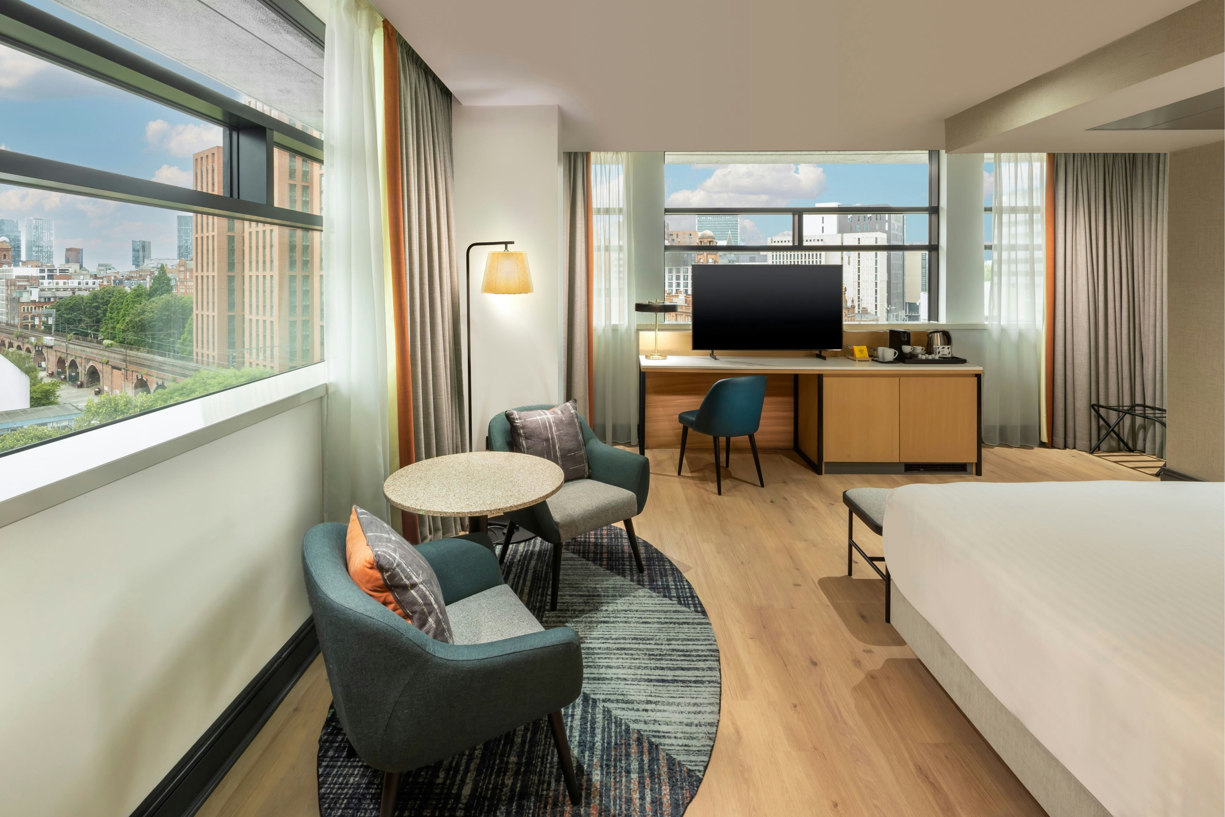 جناح جونيور، Manchester Piccadilly Hotel 4/5