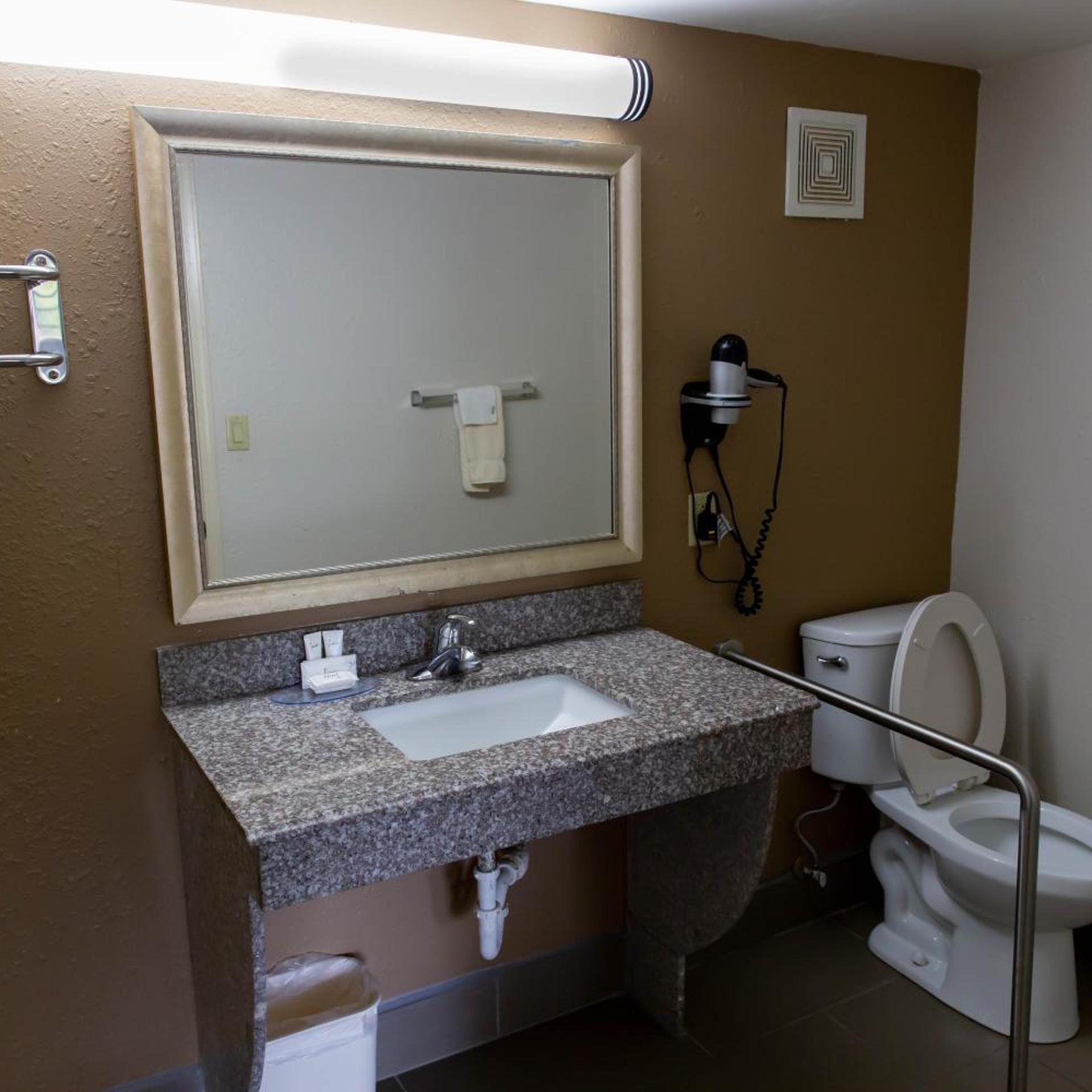 Regency Inn 24/26