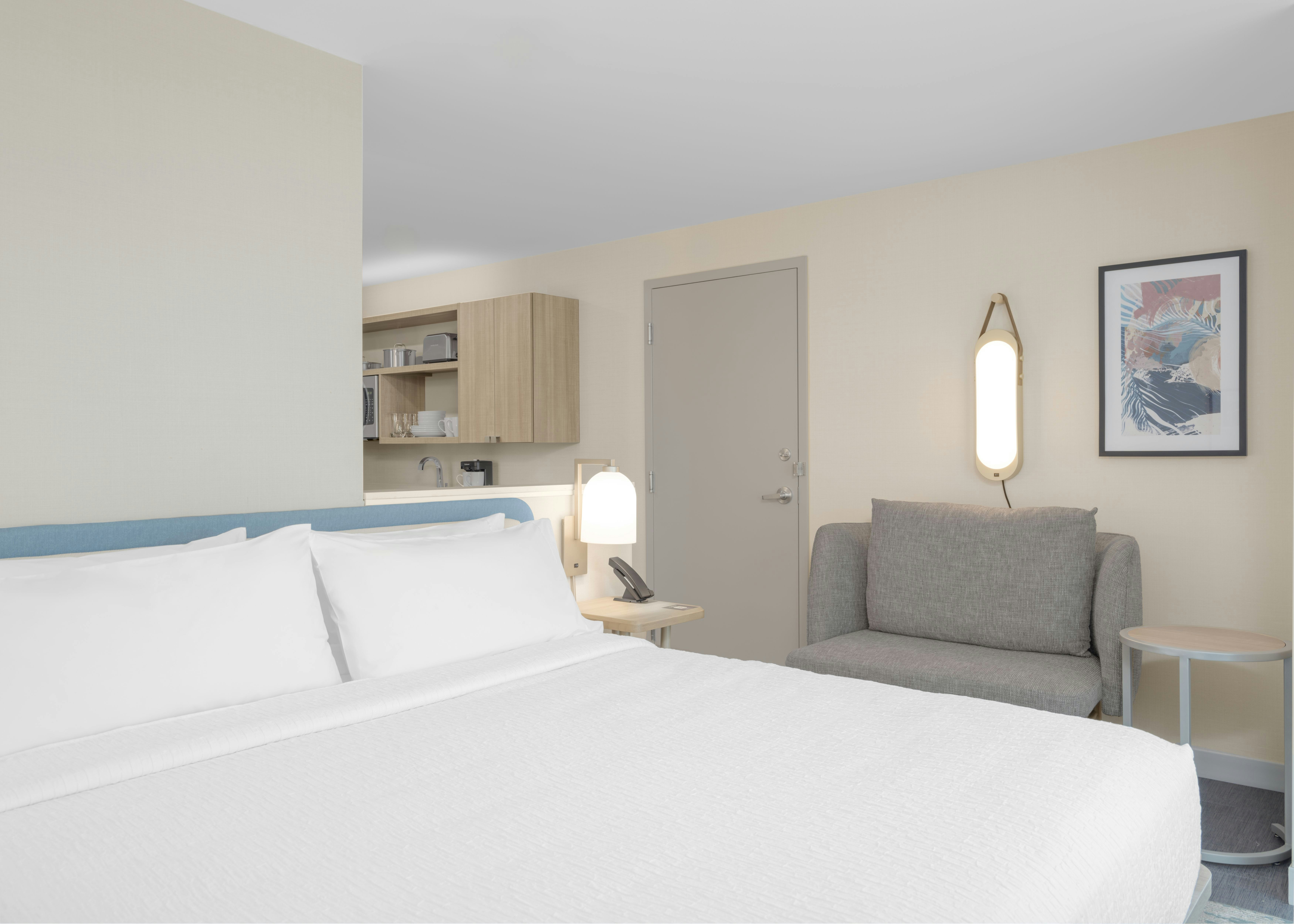 EFFICIENCY, SUITE, KING BED