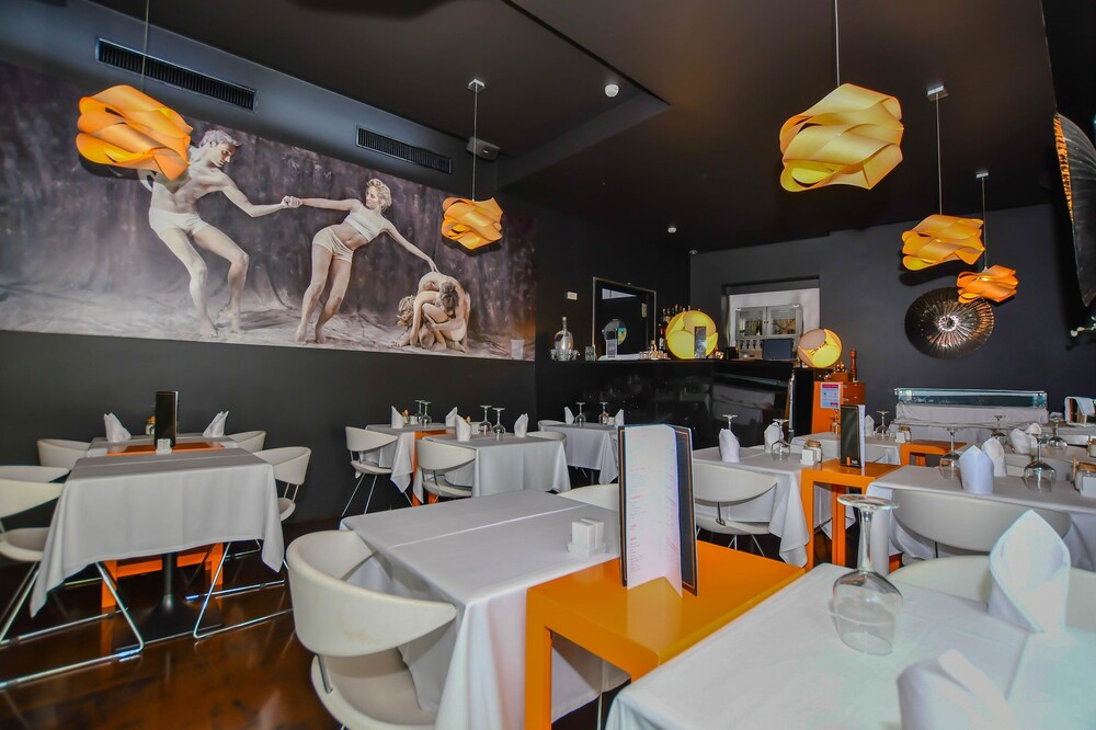 restaurant cafeteria