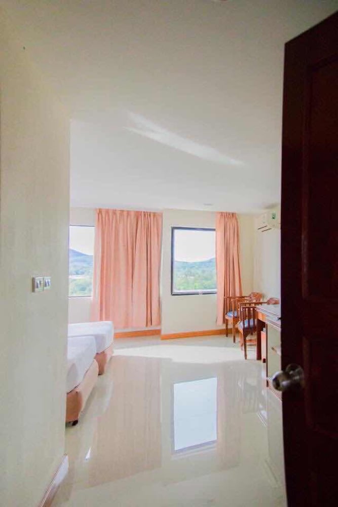 Sinkiat Thani Hotel 16/44