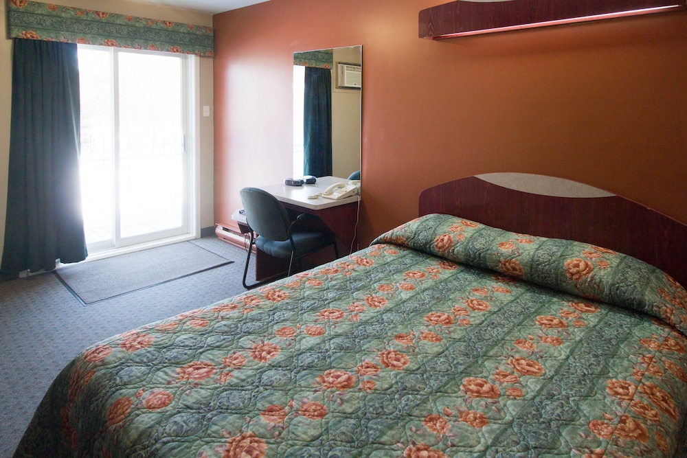 Hotel Marineau Mattawin 10/30