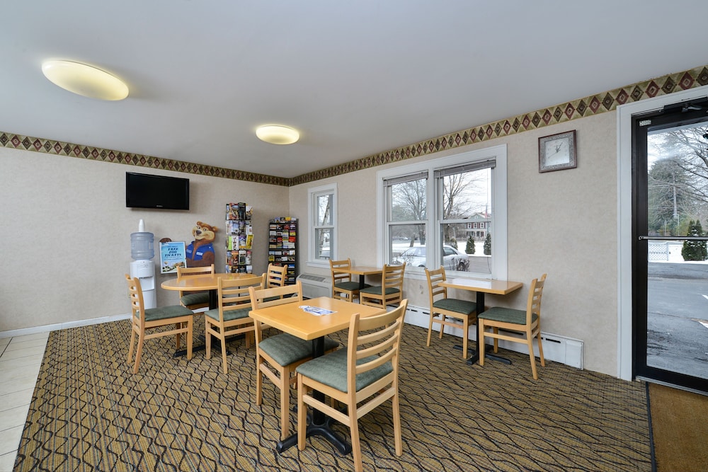 Travelodge by Wyndham Great Barrington Berkshires 37/43