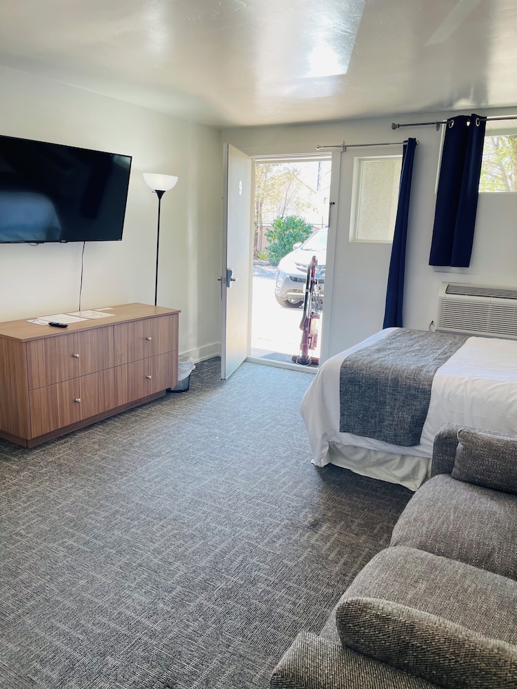 Blue Sage Inn & Suites 18/46