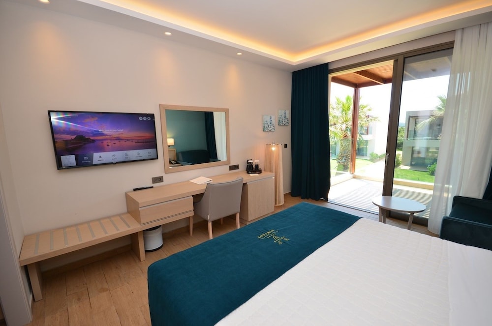 Almyros Beach Resort & SPA 9/23