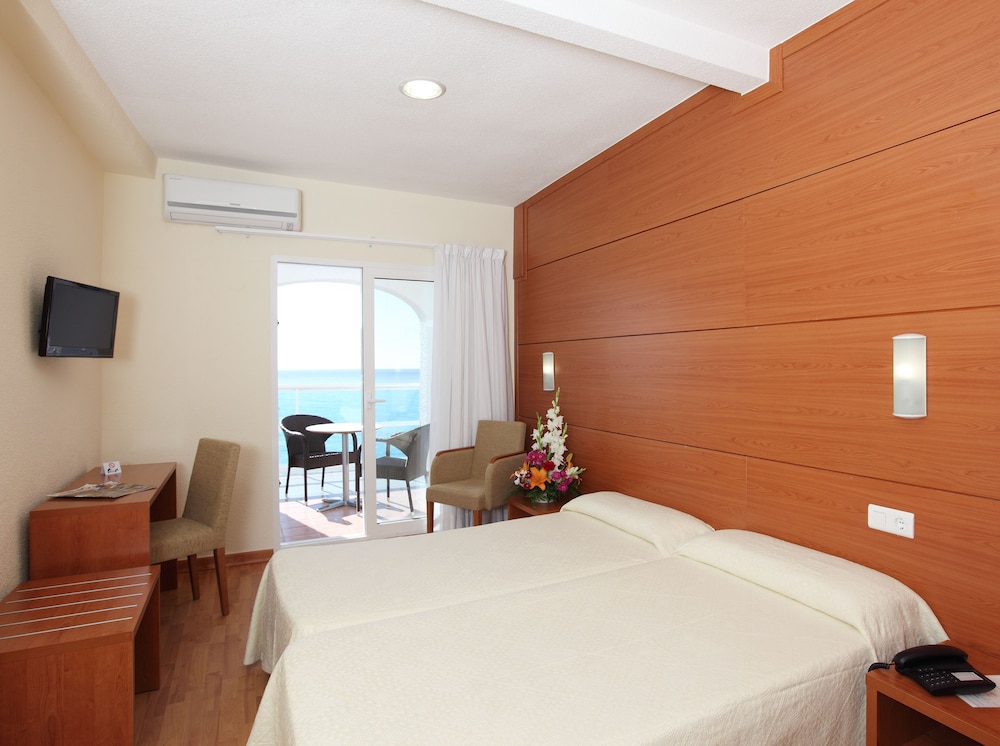 HOTEL CENTRO MAR(FORMERLY CENTRO PLAYA) 4/24